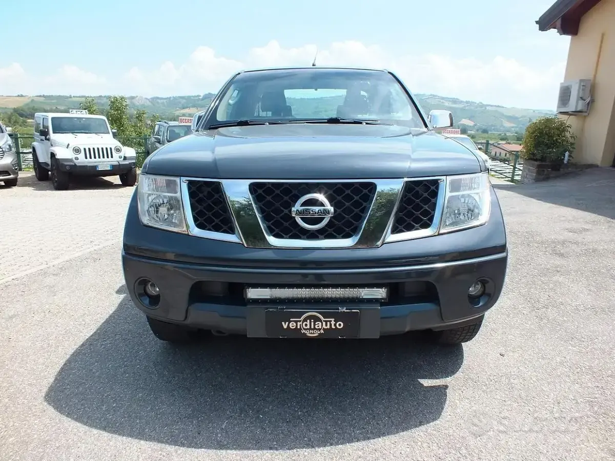 Usata Nissan Navara 174 CV (127 kW) 2006 Grigio Pick-up