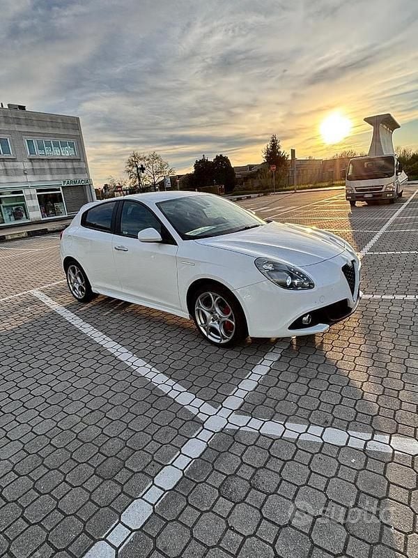 Usata 2018 Alfa Romeo Giulietta Tre volumi | 11.000 € (Ottimo prezzo) - Immagine 1/4