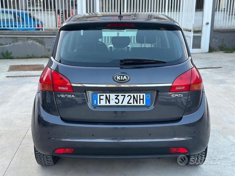Usata Kia Venga 90 CV (66 kW) 2018 Grigio Utilitaria
