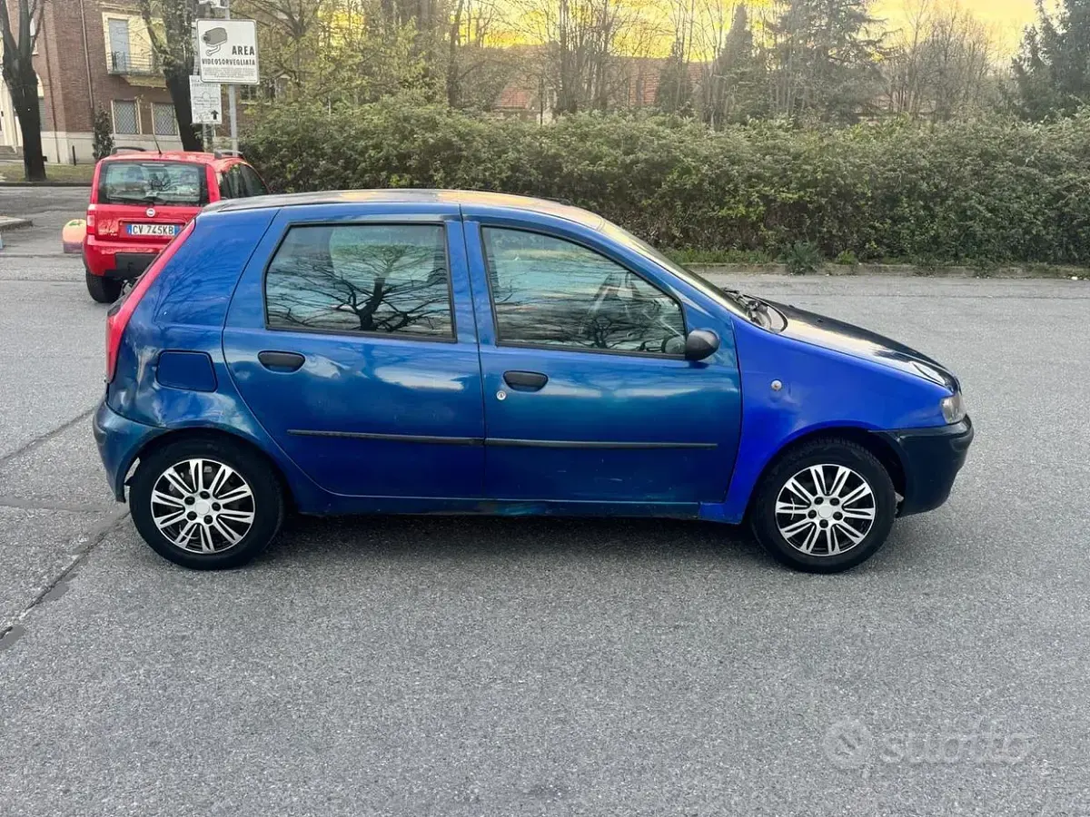 Usata Fiat Punto 60 CV (44 kW) 2004 Blu Utilitaria
