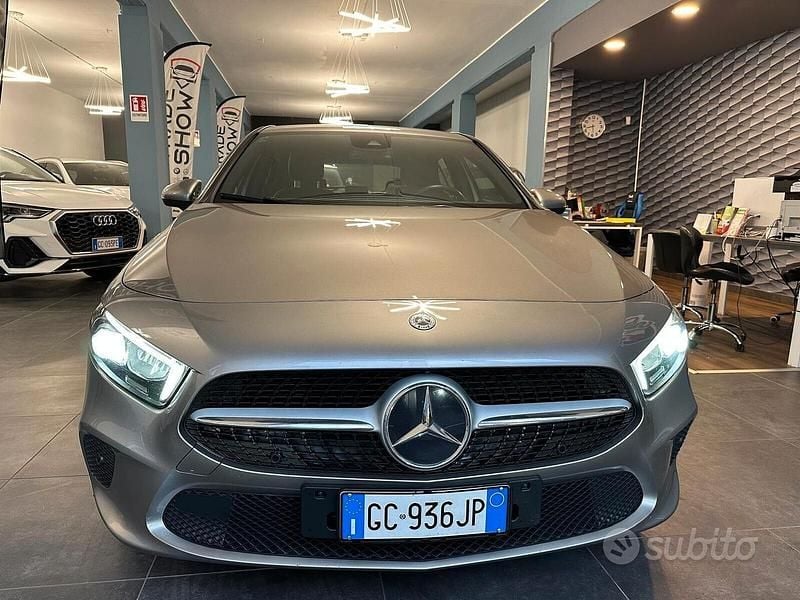Usata Mercedes A180 Business 115 CV (84 kW) 2020 Grigio Berlina