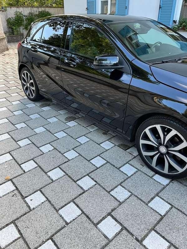 Usata Mercedes A200 136 CV (100 kW) 2014 Nero Utilitaria