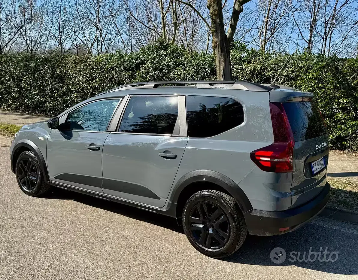 Usata Dacia Jogger 101 CV (74 kW) 2024 Grigio Monovolume