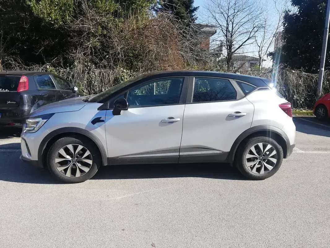 Usata Renault Captur Business 101 CV (74 kW) 2020 Argento SUV