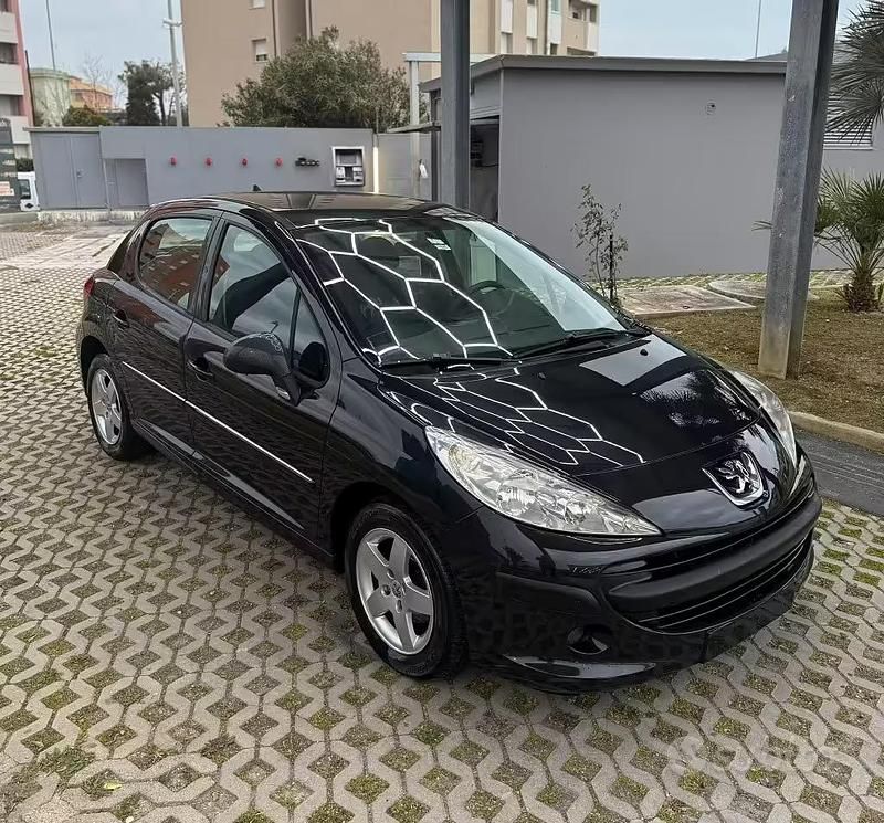 Usata Peugeot 207 68 CV (50 kW) 2011 Nero Utilitaria