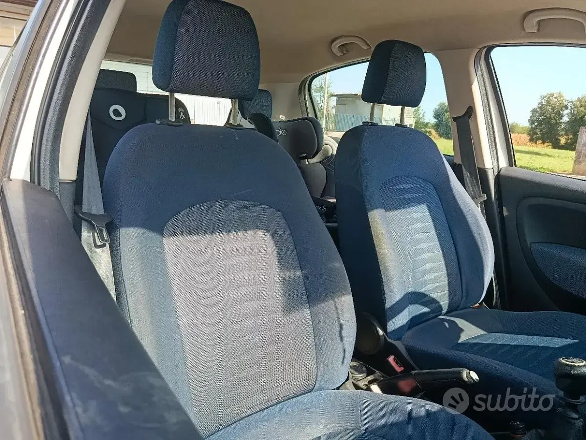 Usata Fiat Grande Punto 65 CV (47 kW) 2009 Bianco Utilitaria