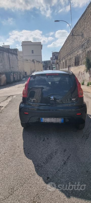 Usata Peugeot 107 68 CV (50 kW) 2011 Nero Utilitaria