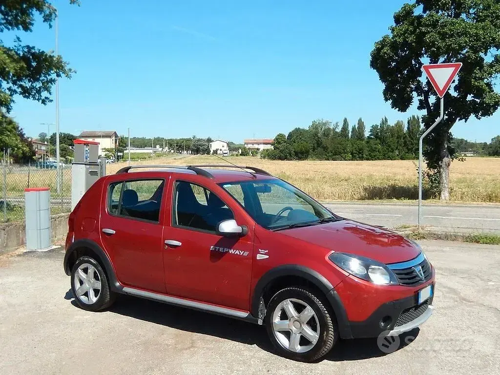 Usata Dacia Sandero Stepway 84 CV (61 kW) 2012 Rosso Berlina