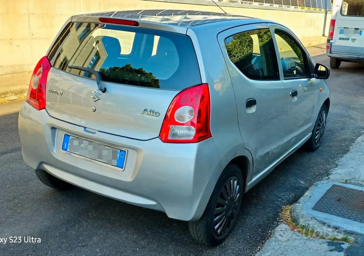Usata Suzuki Alto 68 CV (50 kW) 2010 Grigio Utilitaria