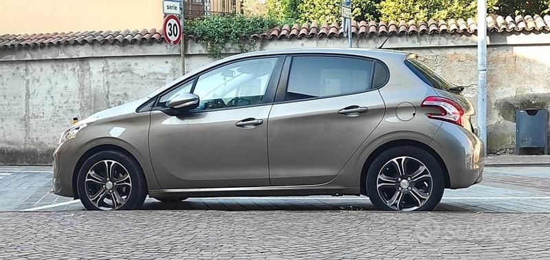 Usata Peugeot 208 82 CV (60 kW) 2015 Utilitaria