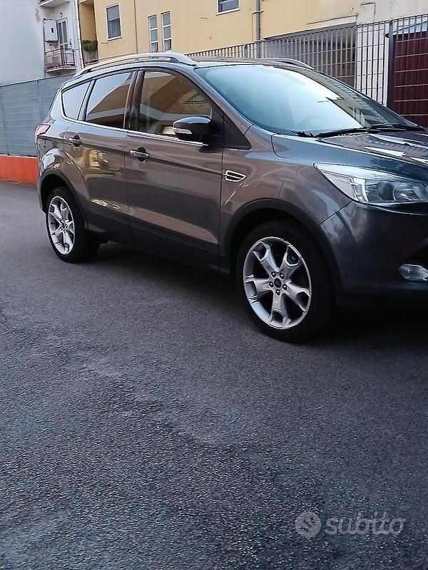 Usata Ford Kuga 163 CV (119 kW) 2014 Grigio SUV