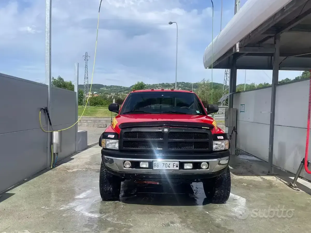 Usata Dodge Ram 230 CV (169 kW) 1998 Rosso Pick-up