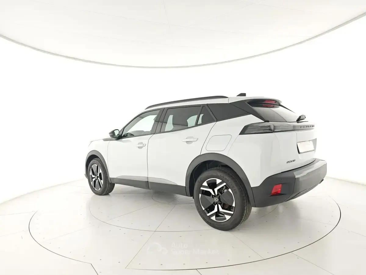 Używany Peugeot 2008 Allure 101 KM (74 kW) 2025 Biały SUV