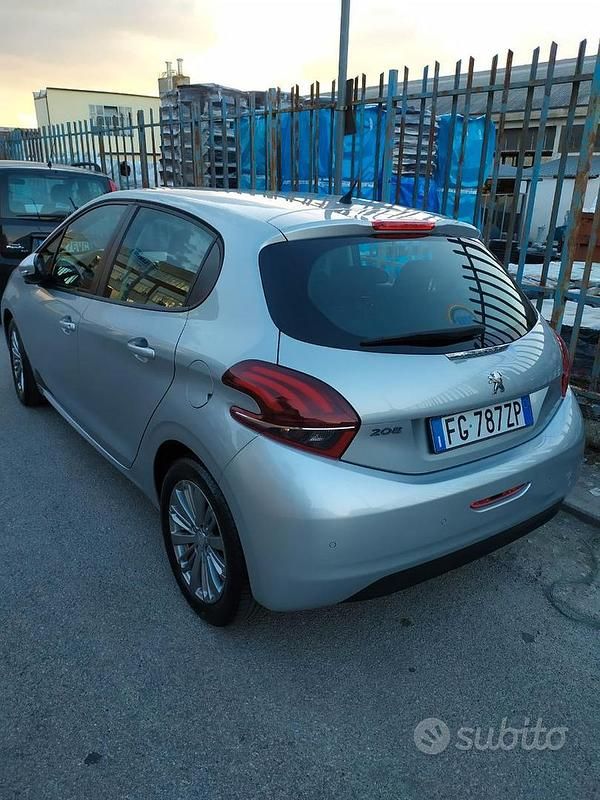Begagnad Peugeot 208 75 HK (55 kW) 2017 Halvkombi