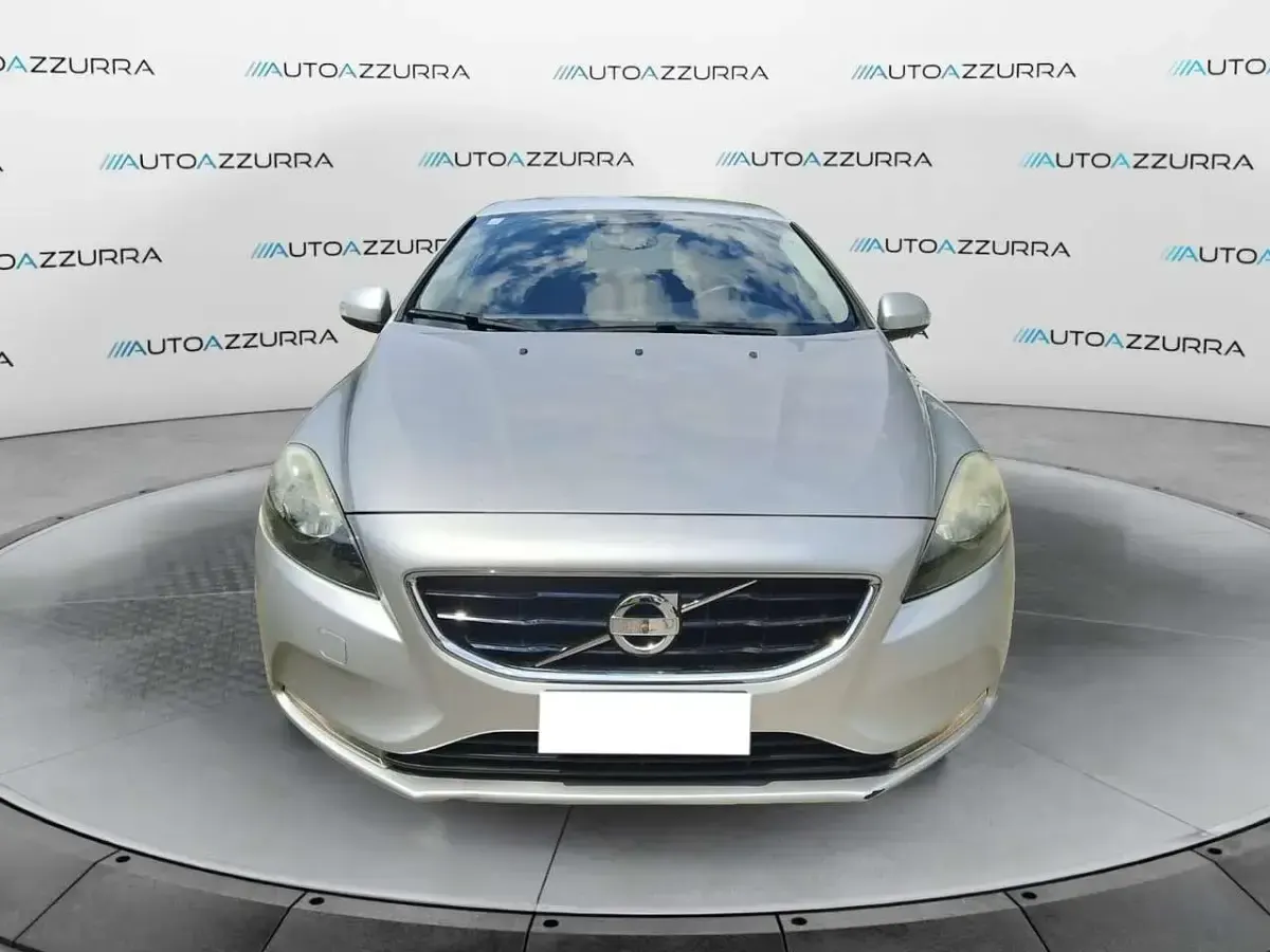 Usata Volvo V40 115 CV (84 kW) 2015 Argento Berlina