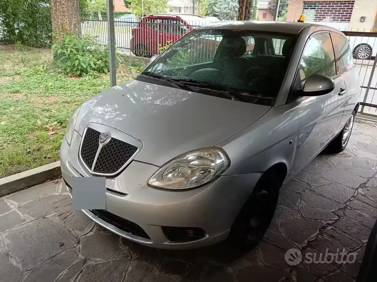 Usata Lancia Ypsilon 60 CV (44 kW) 2010 Grigio Utilitaria