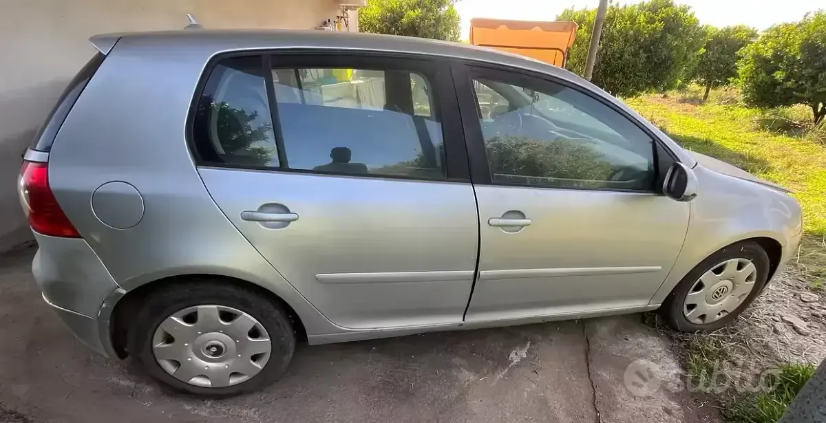 Usata VW Golf IV 105 CV (77 kW) 2004 Berlina