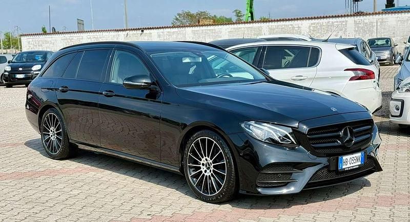Usata Mercedes E220 Premium Plus 194 CV (142 kW) 2019 Nero Station wagon