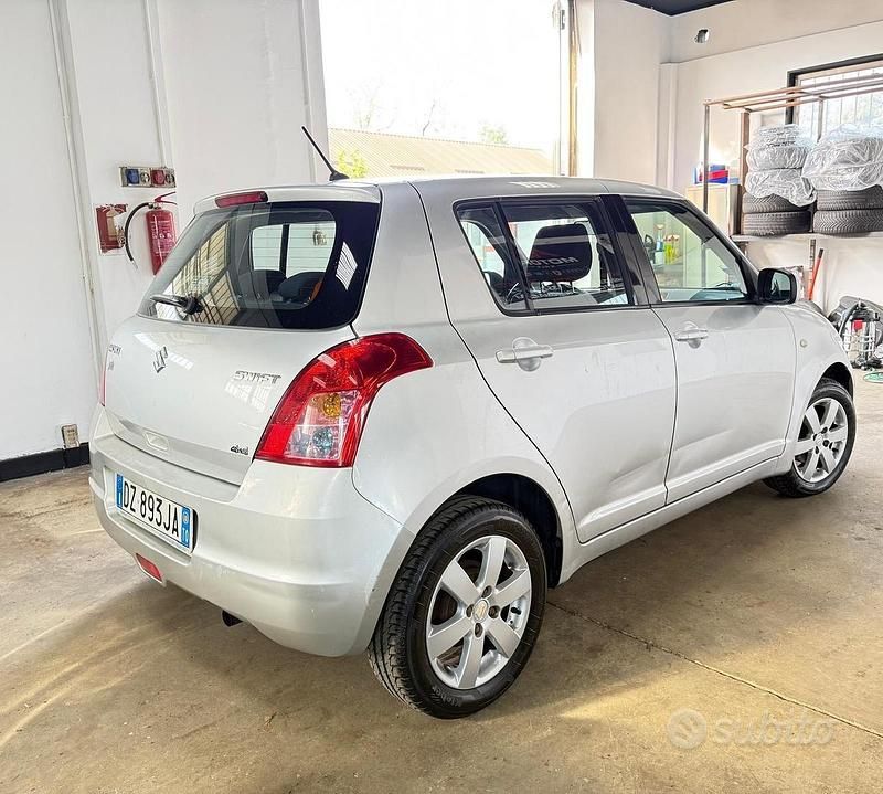 Usata Suzuki Swift 92 CV (67 kW) 2010 Grigio Utilitaria