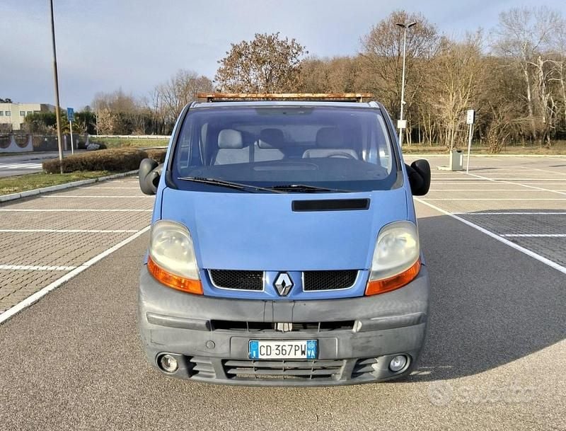 Usata Renault Trafic 101 CV (74 kW) 2002 Blu Monovolume
