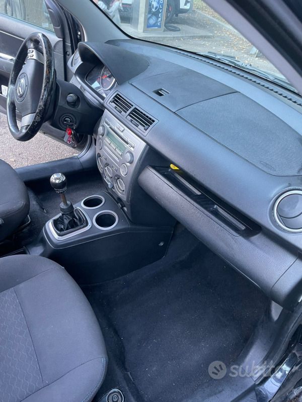 Usata Mazda 2 75 CV (55 kW) 2005 Nero Utilitaria