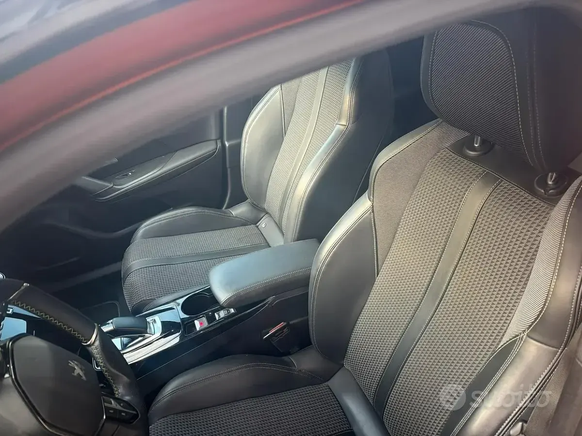 Usata Peugeot e-2008 GT-line 56 kW (77 CV) 2020 Arancione SUV