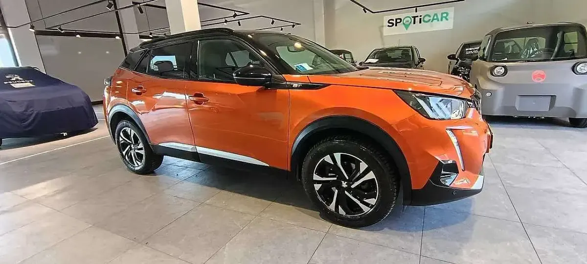 Usata Peugeot 2008 GT 131 CV (96 kW) 2022 Metallic copper SUV