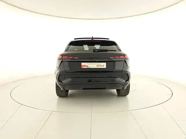 Nuova Audi Q3 Sportback S-Line 150 CV (110 kW) 2026 Nero mito metallizzato SUV