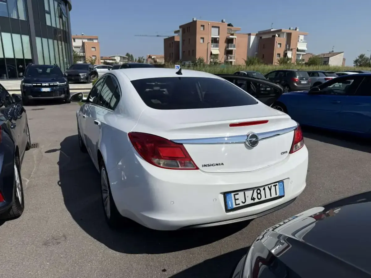 Usata Opel Insignia Cosmo 160 CV (117 kW) 2011 Bianco Berlina