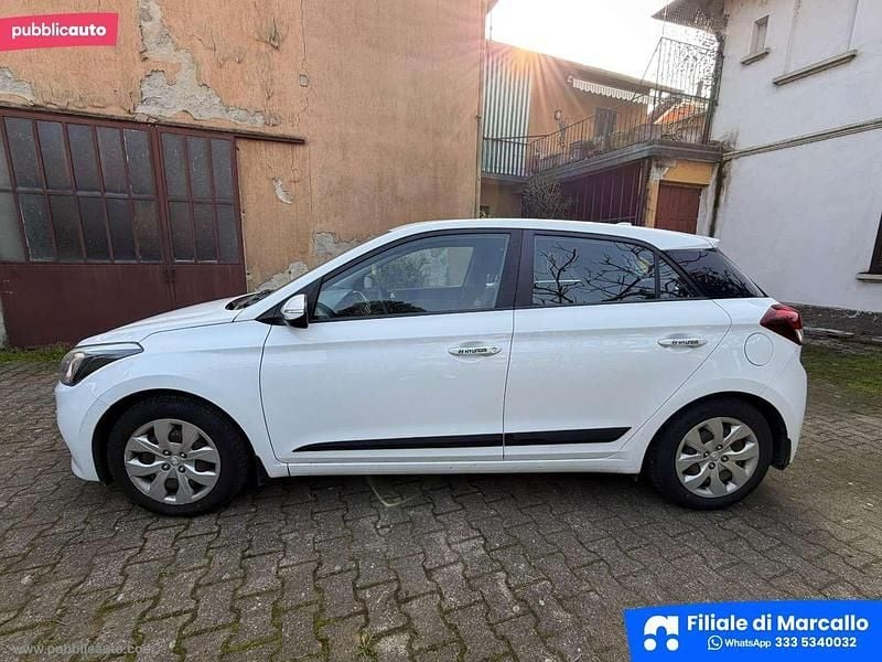 Usata Hyundai i20 Classic 75 CV (55 kW) 2016 Bianco Berlina