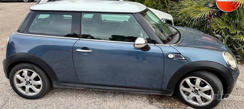 Usata Mini Cooper D 116 CV (85 kW) 2011 Blu Utilitaria