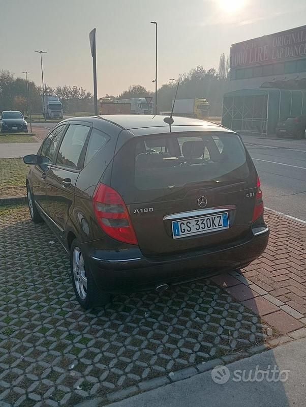 Nero Usata 2007 Mercedes A180 Due volumi | 1700 € - Immagine 1/4