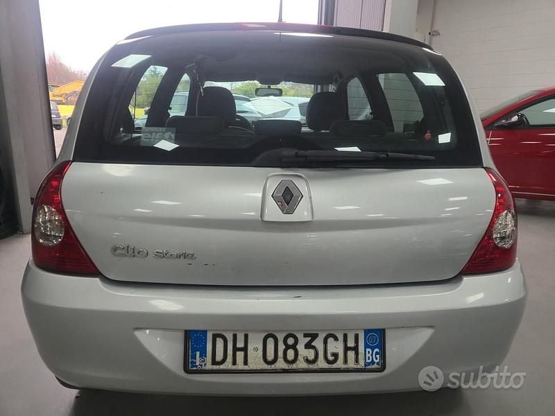 Usata Renault Clio II Authentique 58 CV (42 kW) 2007 Grigio Berlina