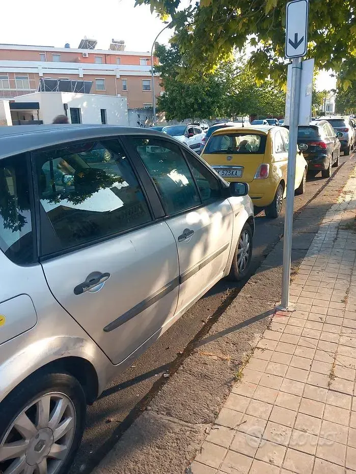 Usata Renault Scénic III 106 CV (77 kW) 2009 Grigio Monovolume