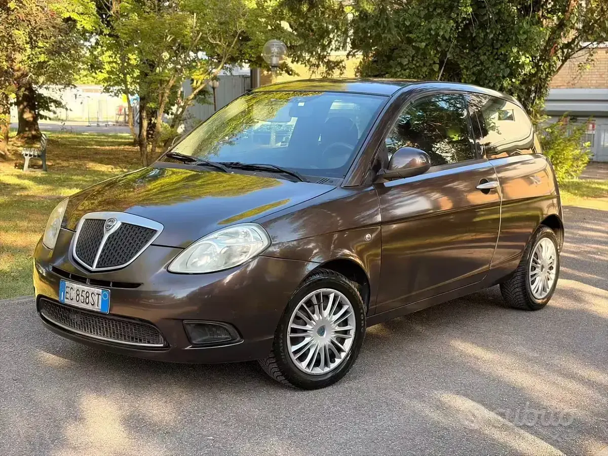 Usata Lancia Ypsilon 60 CV (44 kW) 2010 Marrone Utilitaria
