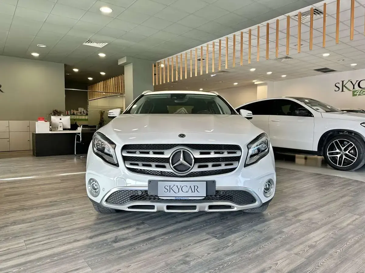 Usata Mercedes GLA200 136 CV (100 kW) 2019 Bianco SUV