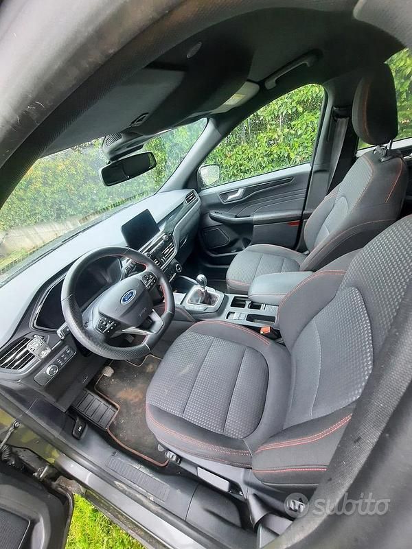 Usata Ford Kuga 120 CV (88 kW) 2022 Grigio SUV