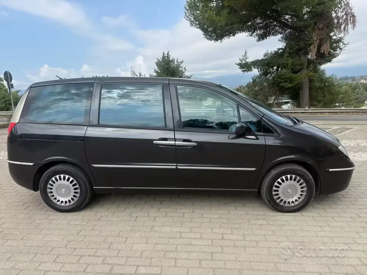 Usata Lancia Phedra 128 CV (94 kW) 2003 Bluazzurro Monovolume
