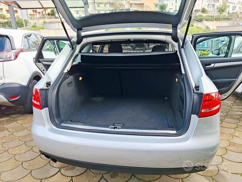 Usado Audi A4 143 CV (105 kW) 2010 Gris Familiar