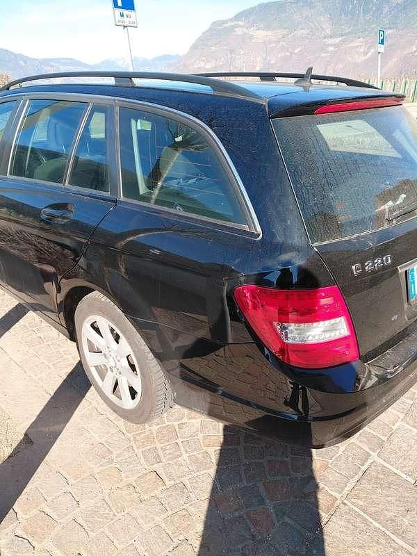 Usata Mercedes 220 Advantage 125 CV (91 kW) 2011 Nero Station wagon