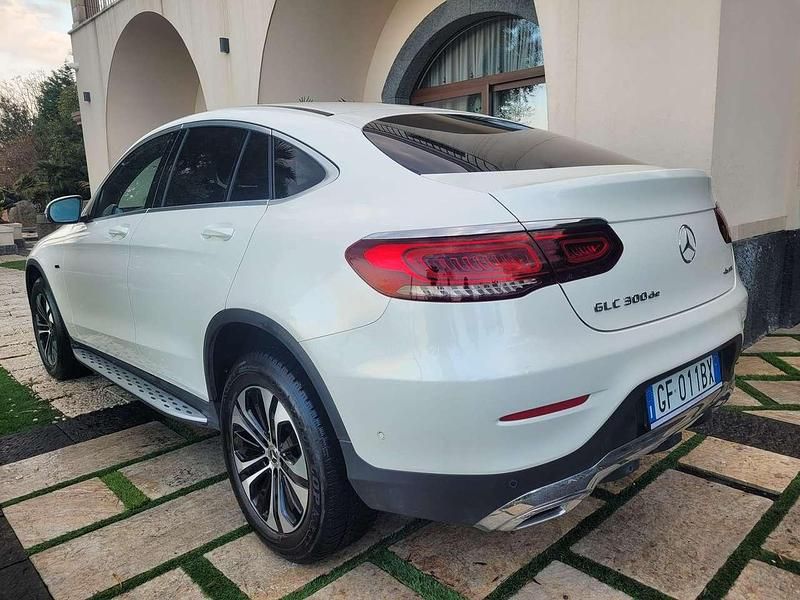 Usata Mercedes GLC300e 194 CV (142 kW) 2021 Bianco Coupé