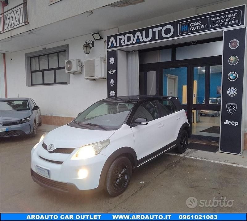 Usata Toyota Urban Cruiser 90 CV (66 kW) 2010 Bianco Utilitaria