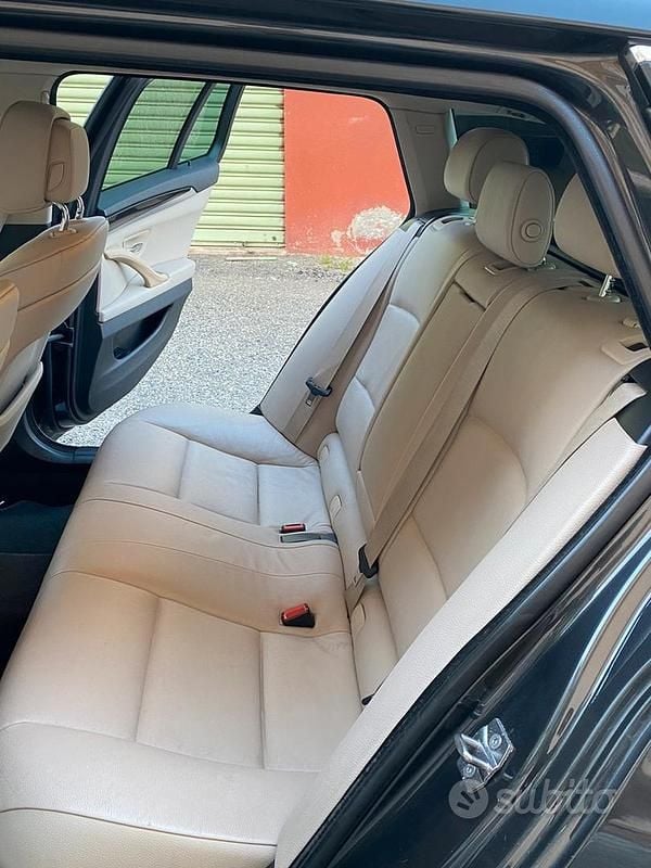 Usata BMW 520 184 CV (135 kW) 2012 Grigio Station wagon