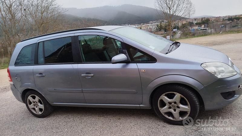 Usata Opel Zafira 150 CV (110 kW) 2008 Grigio Monovolume