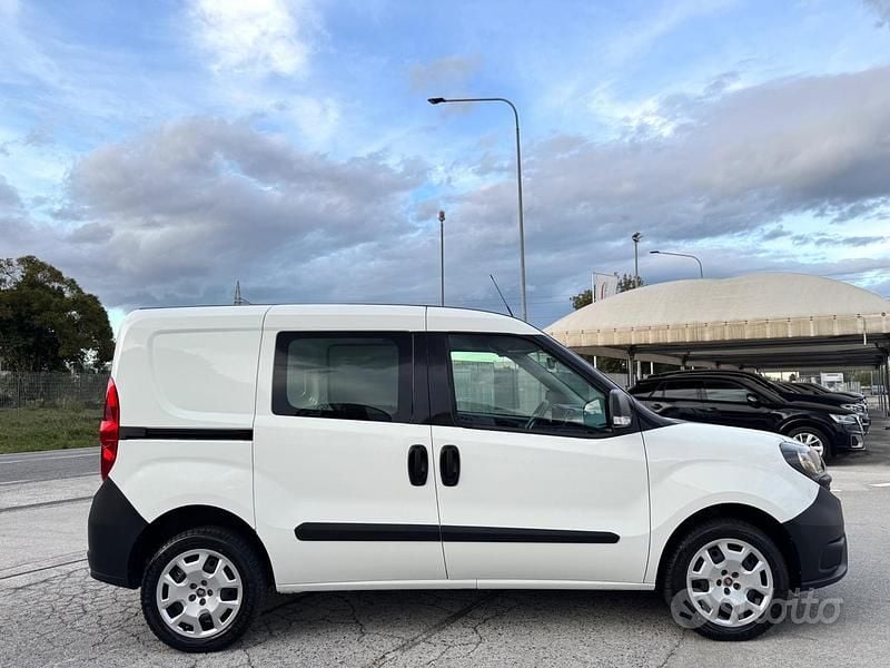 Usado Fiat Doblò 120 HP (88 kW) 2021 Branco Monovolume