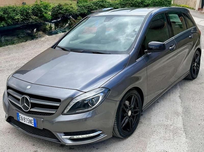 Usata Mercedes B180 Premium 109 CV (80 kW) 2012 Grigio Monovolume