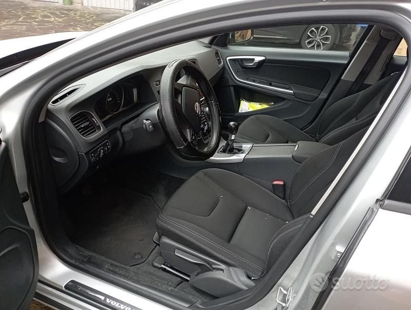 Usata Volvo V60 Business Edition 114 CV (83 kW) 2015 Grigio Station wagon
