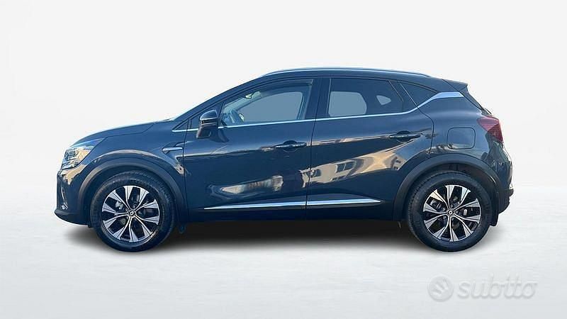 Usata Renault Captur Techno 160 CV (117 kW) 2023 Blu scuro SUV