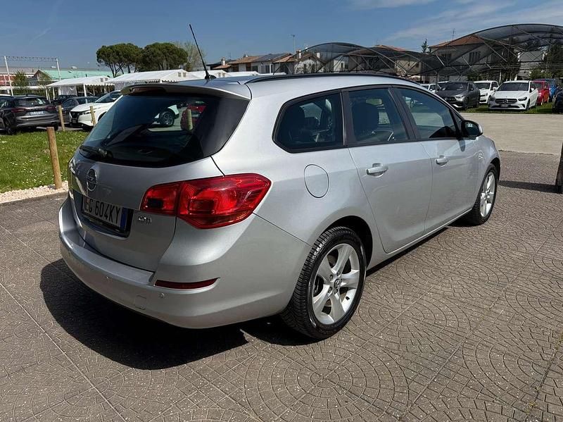 Usata Opel Astra 110 CV (80 kW) 2011 Argento Station wagon