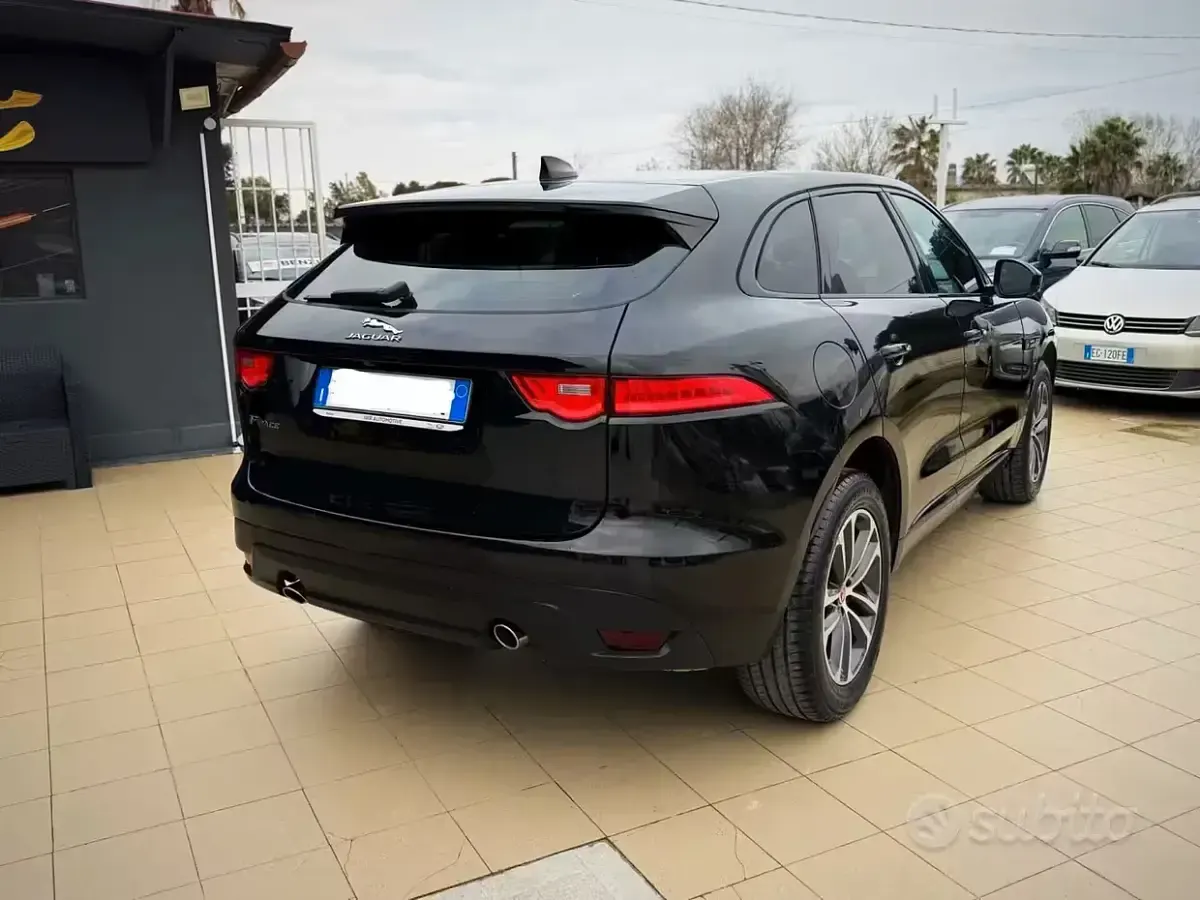 Usata Jaguar F-Pace Portfolio 250 CV (183 kW) 2020 Nero SUV